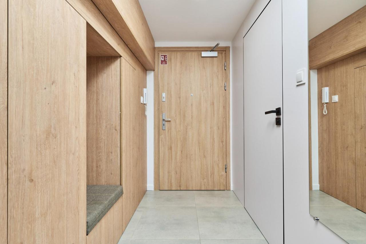 Mezzanine Studio Apartments Zarembowicza Wroclaw Airport By Renters Luaran gambar