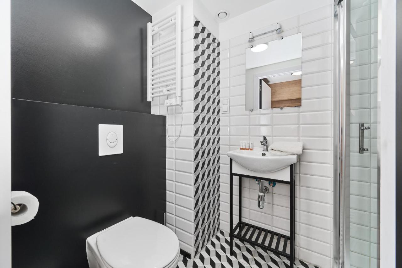 Mezzanine Studio Apartments Zarembowicza Wroclaw Airport By Renters Luaran gambar