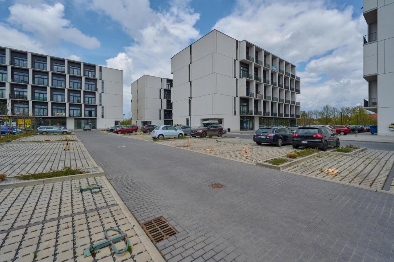 Mezzanine Studio Apartments Zarembowicza Wroclaw Airport By Renters Luaran gambar