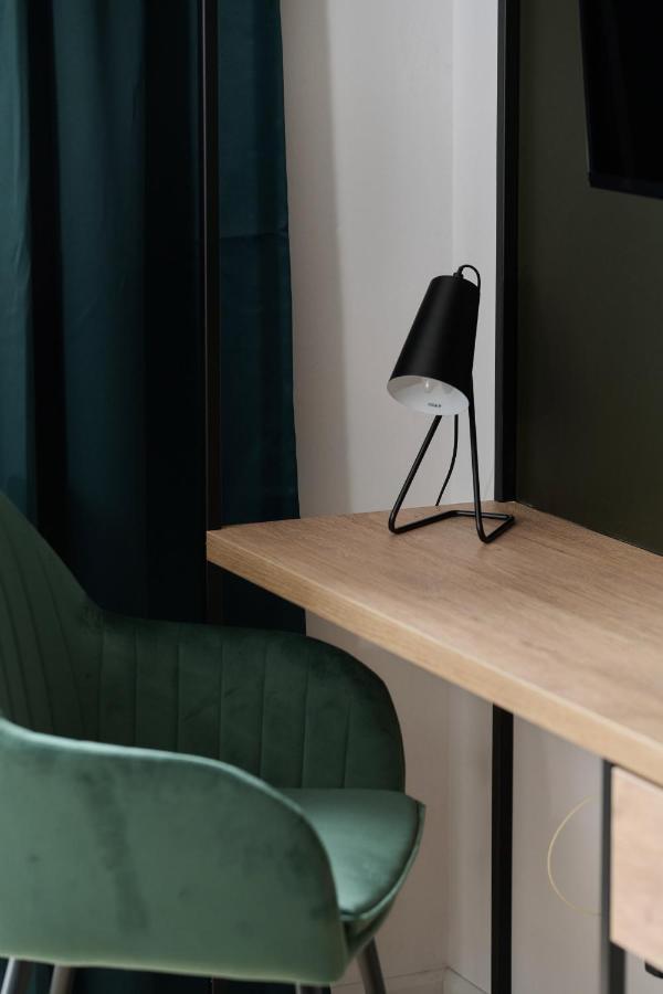 Mezzanine Studio Apartments Zarembowicza Wroclaw Airport By Renters Luaran gambar